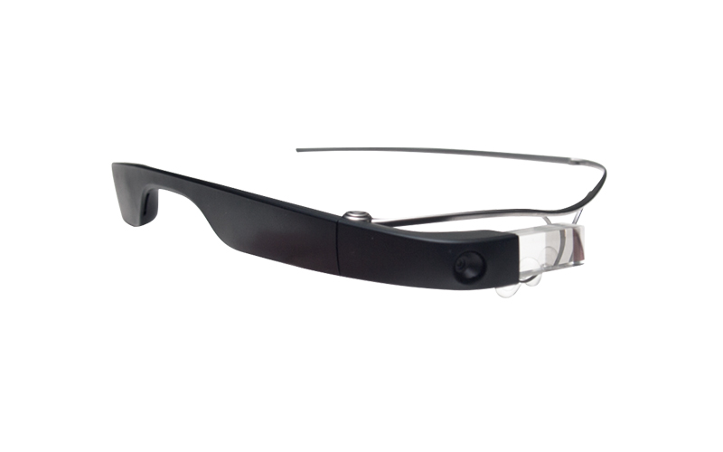 De Google Glass die gebruikt wordt om de rolstoel te besturen.